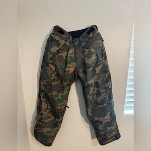 686 Men's Green Camouflage Cargo Essox Snowboard Pants